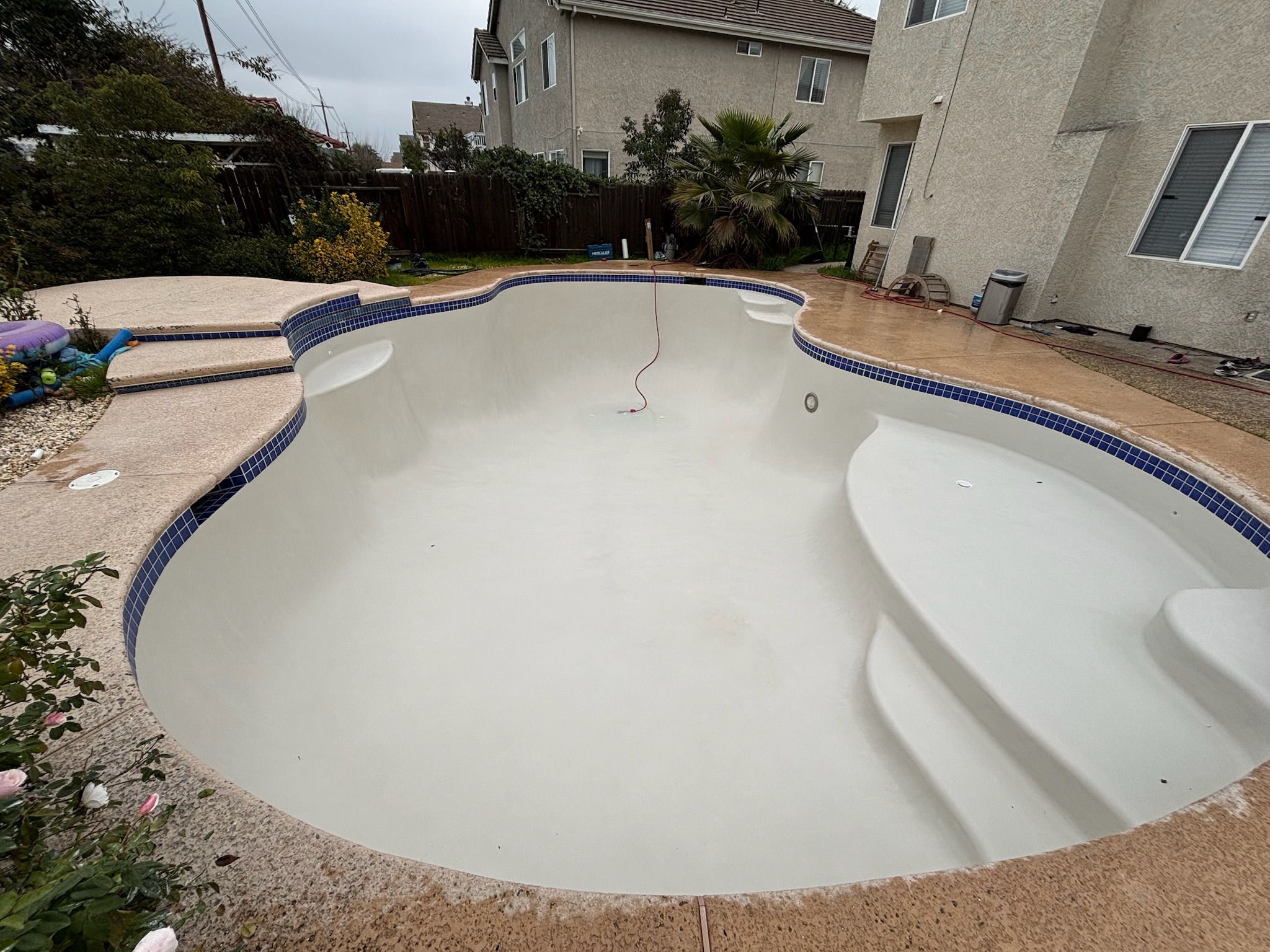 Pool after remodeling by Pacific Edge Pools